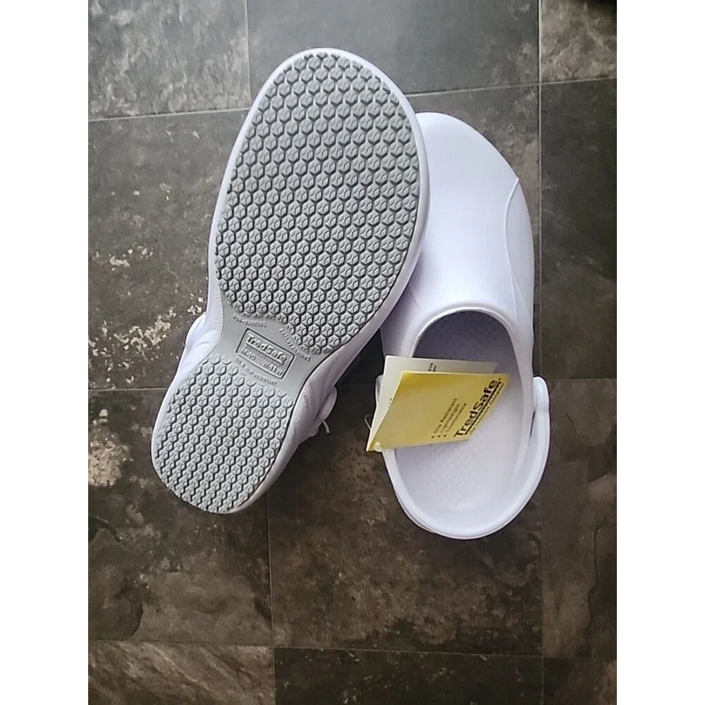 TredSafe Slip Resistant Shoes. M-10 W-11 W. White Clog W/ Closed Toe W/ Strap.